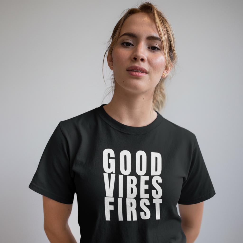 GOOD VIBES FIRST  T-Shirt – Stylisches T-Shirt Unisex